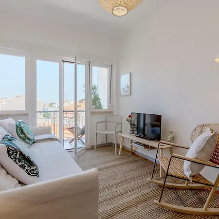 דירה Renovated Sunny With Amazing Sunset Balcony , By Timecooler