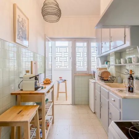 Renovated Sunny With Amazing Sunset Balcony , By Timecooler Apartment