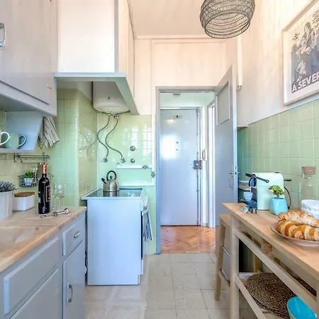 Renovated Sunny With Amazing Sunset Balcony , By Timecooler Apartment *