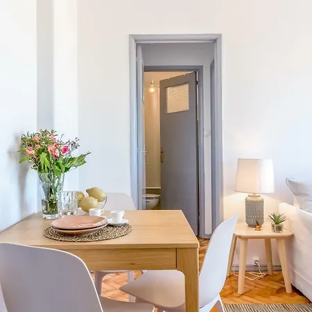 Renovated Sunny With Amazing Sunset Balcony , By Timecooler Lisboa