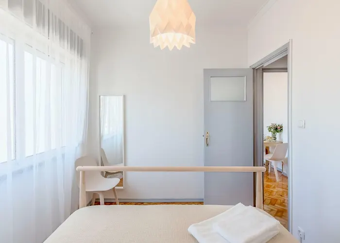 דירה Renovated Sunny With Amazing Sunset Balcony , By Timecooler ליסבון