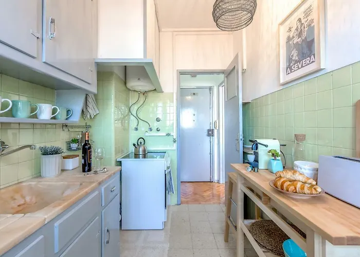 Renovated Sunny With Amazing Sunset Balcony , By Timecooler דירה *