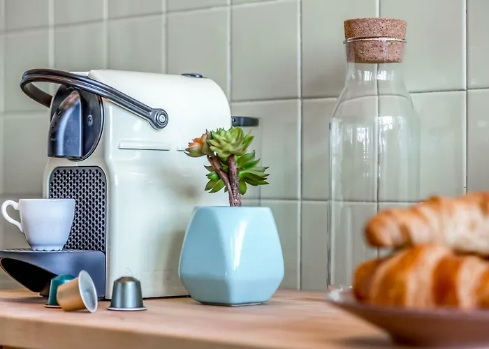 דירה Renovated Sunny With Amazing Sunset Balcony , By Timecooler